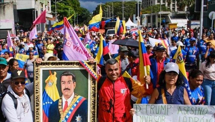 Venezuela ayakta! Binlerce kişi Maduro için sokaklara döküldü