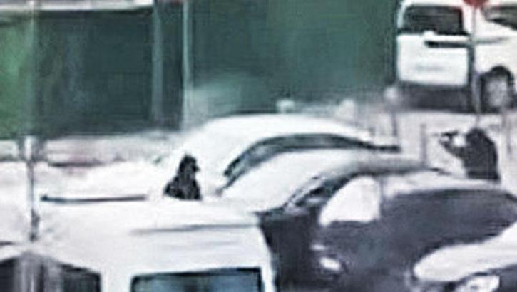 Park halindeki araca 37 kurşun! Sürücü öldü