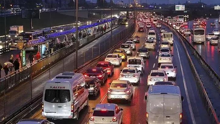 İstanbul'da trafik kilit! Yoğunluk yüzde 85'e çıktı: İşte bölge bölge son durum