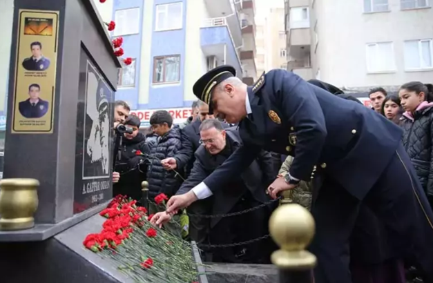 Diyarbakır'da şehit edilen Gaffar Okkan ve 5 polis memuru törenle anıldı