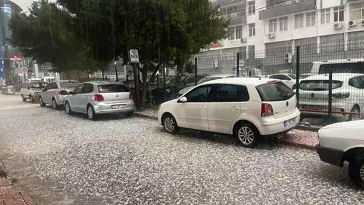 'Hayatımda ilk defa bu kadarını görüyorum' Dolu yağışı kenti vurdu