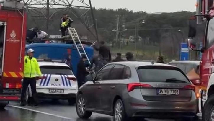 İstanbul'da cezaevi nakil aracı devrildi: 2'si ağır 19 yaralı