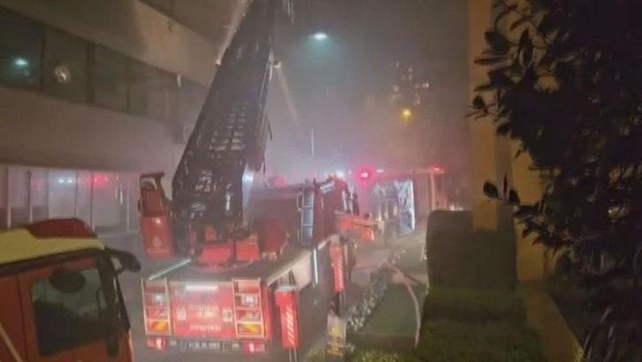 İstanbul Beyoğlu’nda otelde yangın! Otel çalışanları kurtardı