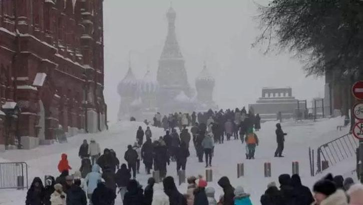 Moskova’da 203 yıllık rekor kırıldı! 13 milyonluk başkent kara gömüldü
