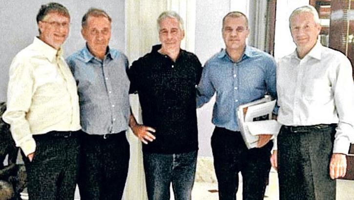 Bill Gates'in başını ağrıtan yazışmalar