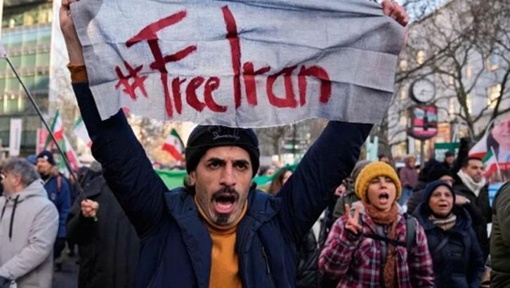 İran'daki protestolarda ölen binlerce kişinin isimleri açıklandı