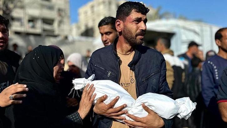 Ateşkese rağmen İsrail, Gazze'de bir okulu ve çadırları vurdu