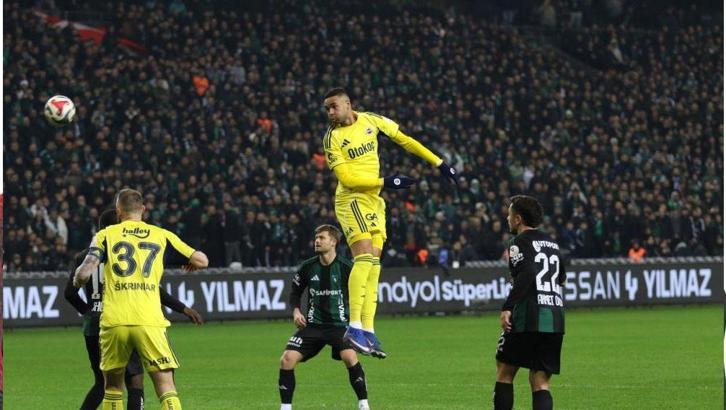 Fenerbahçe'ye zor deplasmanda 3 puan