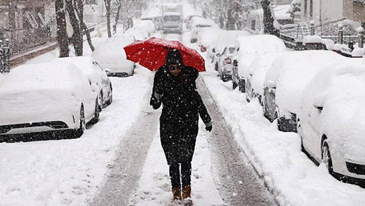 İstanbul'da kar yağışı sonrası bazı ilçeler beyaza büründü