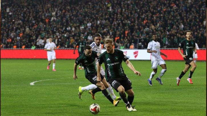 Kocaelispor-Beşiktaş maçında penaltılar damga vurdu! Puanlar paylaşıldı