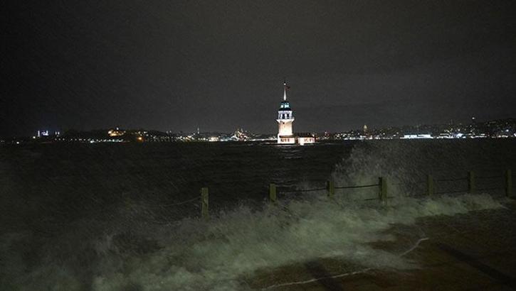 İstanbul için fırtına uyarısı! Valilik duyurdu: Bu saatlere dikkat
