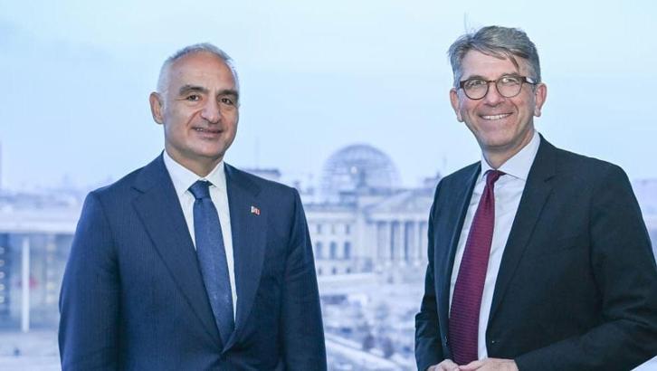 Bakan Ersoy ve Alman Bakan Weimer sergi öncesi buluştu