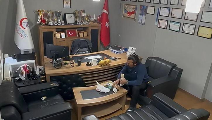 Heimlich manevrasıyla kendini ölümden kurtardı