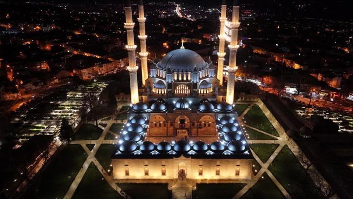 Selimiye Camii Ramazan’a yeni ışığıyla 'merhaba' dedi