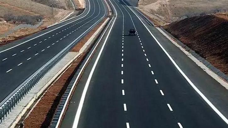 Trafikte son durum: Yola çıkacaklar dikkat! birçok güzergahta şeritler kapalı