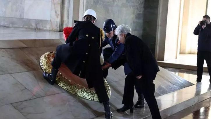 Bakan Güler'in eşi Demet Güler, kadın subaylarla Anıtkabir'i ziyaret etti