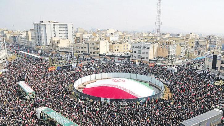İnkılap Meydanı’nda cenaze töreni
