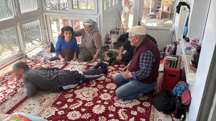 İbretlik yaşam öyküsü:71 ve 72 yaşındaki çiftin 3 engelli evlatlarına olan büyük fedakarlığı