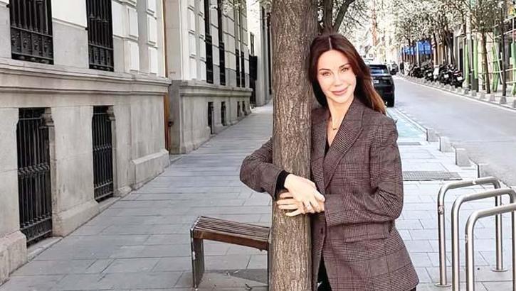Demet Şener soluğu Barcelona'da aldı!