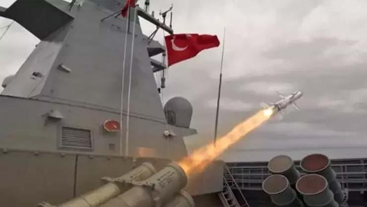 Savunma Sanayii Başkanı Haluk Görgün görüntüleri paylaştı! Gemisavar füzesi ATMACA, kara hedefini tam isabetle vurdu