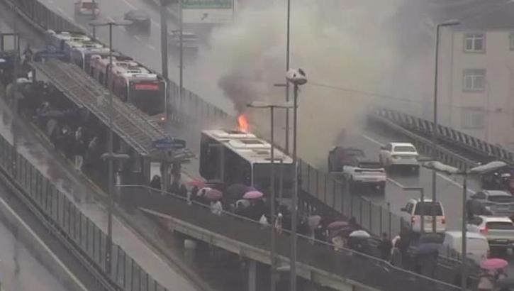 Şişli'de metrobüste yangın! Ölen ya da yaralanan olmadı