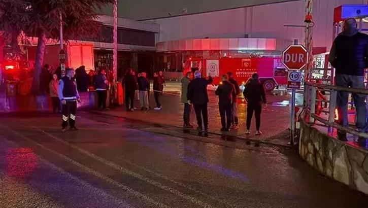 Kocaeli'de raf imalatı yapılan fabrikada yangın çıktı