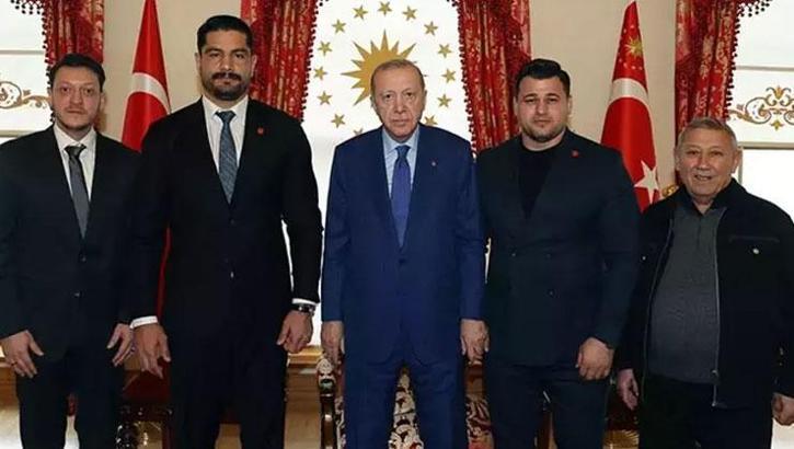 Cumhurbaşkanı Erdoğan, Türkiye Güreş Federasyonu Başkanı Akgül'ü kabul etti