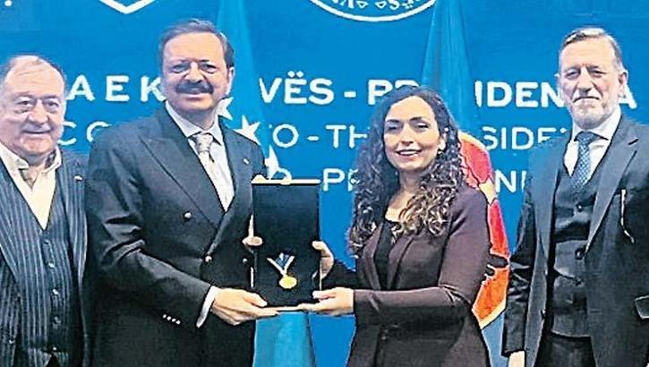 Hisarcıklıoğlu’na Kosova’dan madalya
