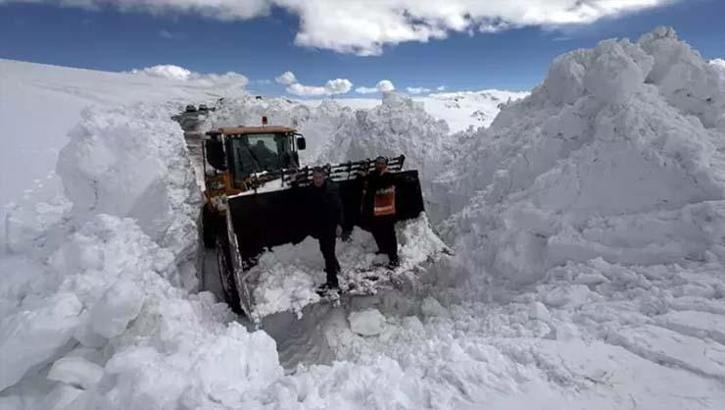 4 aydır kar nedeniyle kapalıydı! Ardahan-Ardanuç kara yolu ulaşıma açıldı