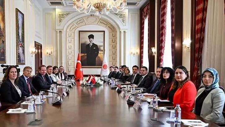 Bakan Gürlek, Hollandalı mevkidaşı Van Weel ile görüştü