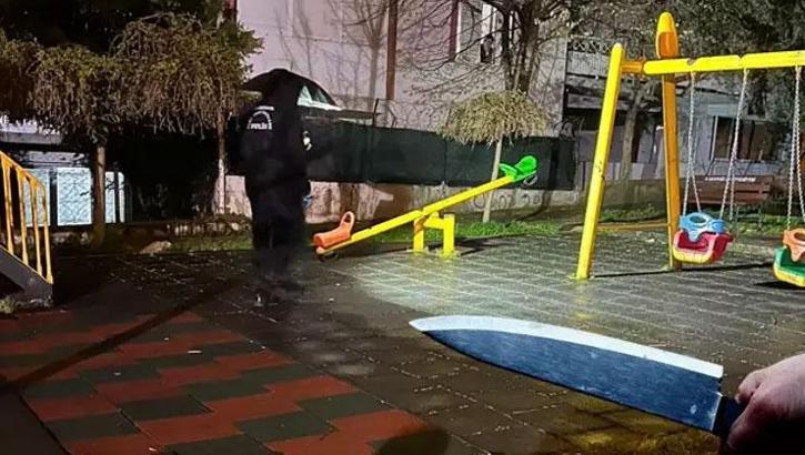 İzmir'de parkta dehşet! 2 yaşındaki çocuk bıçaklandı