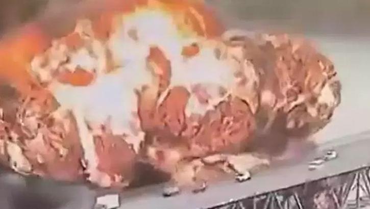 Panama'da korkunç patlama! Köprü altında yakıt tankeri infilak etti