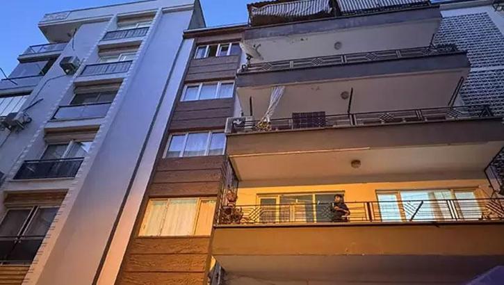 Temizliğe gittiği evde cam silerken 5'inci kattan düştü