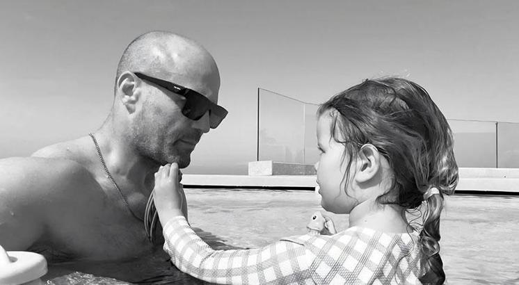 Jason Statham'dan Antalya sonsuzluk havuzunda poz!