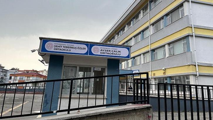 Ayser Çalık Ortaokulu'nun tabelası, yeni binaya asıldı