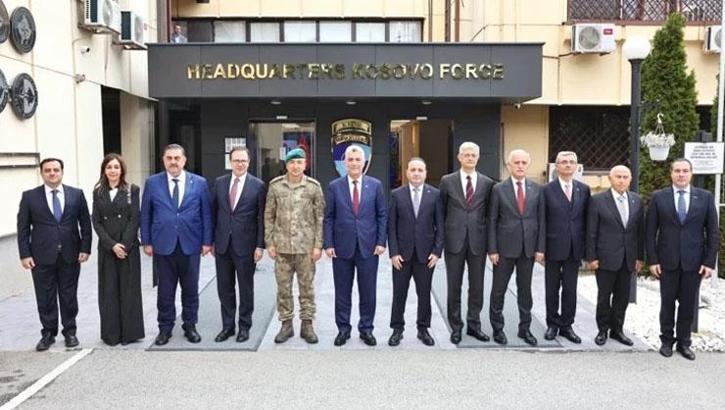 Bakan Bolat, Kosova’da KFOR Karargahı’nı ziyaret etti