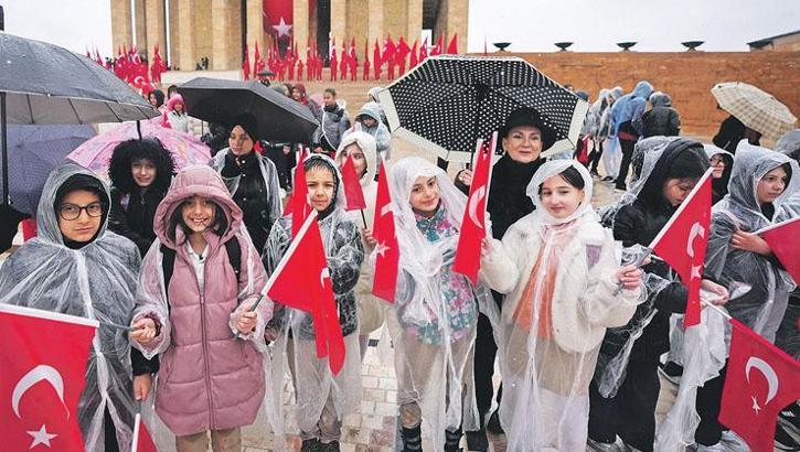 Yer kırmızı gök beyaz! Miniklerin coşkusu tüm yurdu sardı