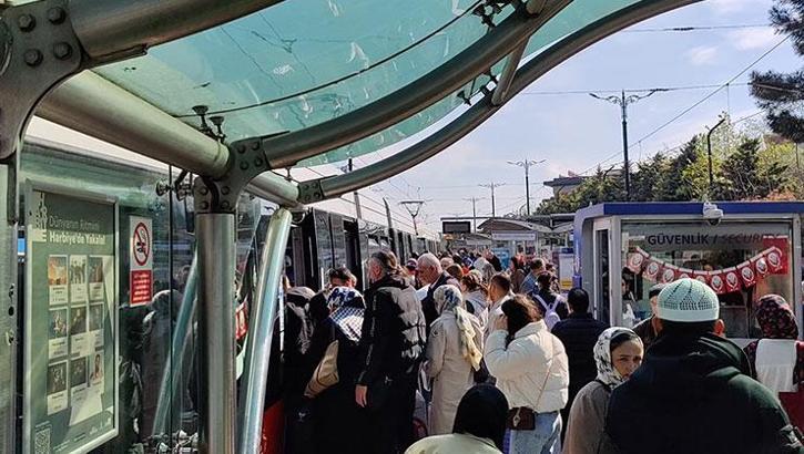 Kabataş-Bağcılar tramvay hattında teknik arıza! Yolcular raylara indi