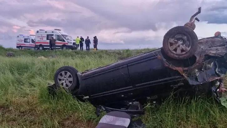 Diyarbakır'da kontrolden çıkan araç tarlaya savruldu! 7'si çocuk 11 kişi yaralandı