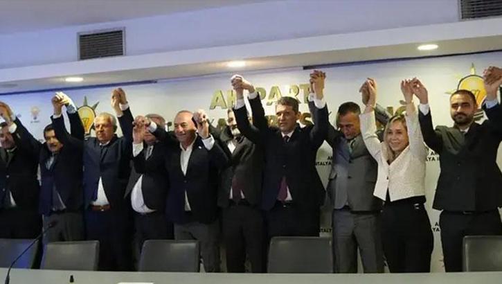Antalya'da siyasi dengeler değişti! 5 meclis üyesi AK Parti saflarına katıldı