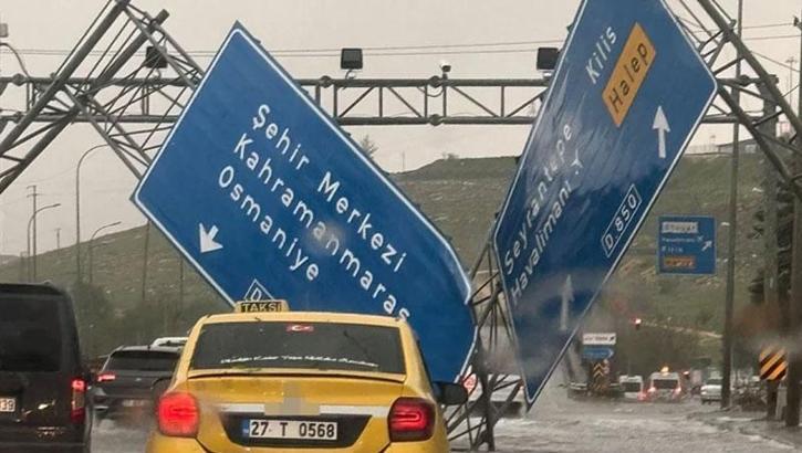 Gaziantep'te 'süper hücre' fırtınası... Çatılar uçtu, dereler taştı