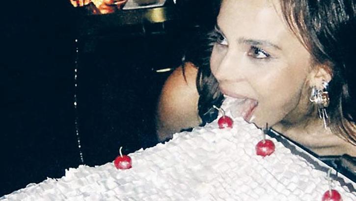 Bahar Şahin 29 yaşına bastı, pastaya doydu