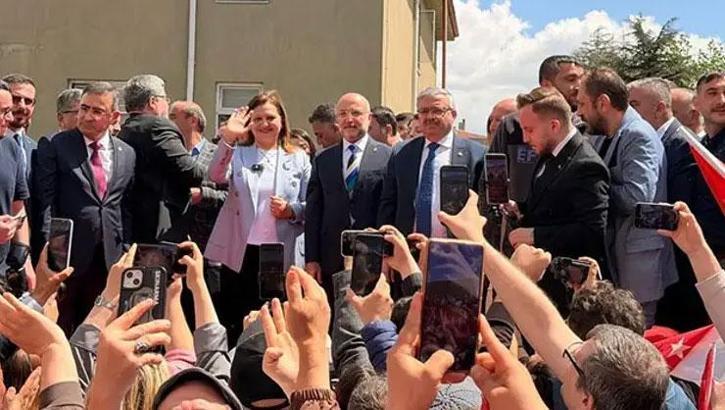 AK Parti'ye geçen Afyonkarahisar Belediye Başkanı Burcu Köksal: Şehrimizi büyüten her adımın yanındayız
