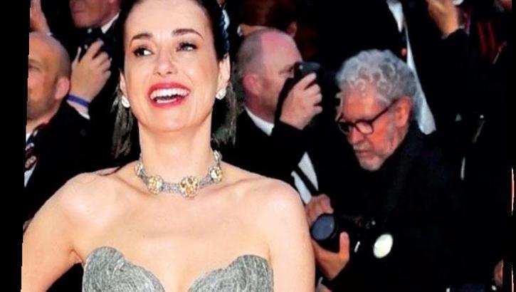 Cannes'da Özgü şov
