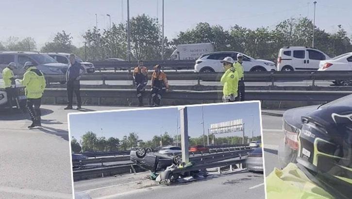 Küçükçekmece'de feci kaza! Otomobil bariyerlere çarparak takla attı