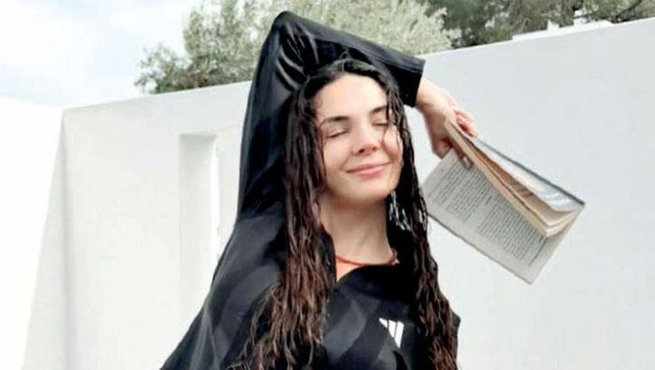 Ebru Şahin'in Yunanistan'daki içsel yolculuğu! 'Psiko regresyon'
