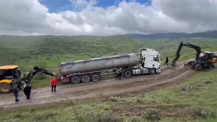 Bayram trafiğinden kaçmak istedi, ormana girip çamura saplandı!