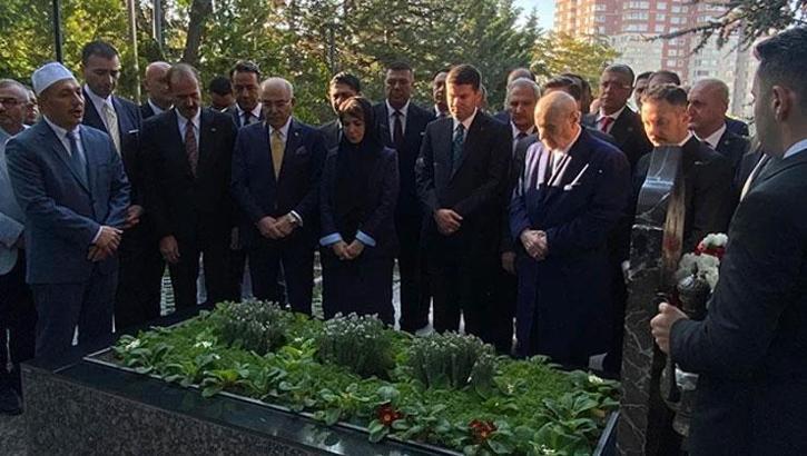 Devlet Bahçeli, Türkeş'in mezarını ziyaret etti