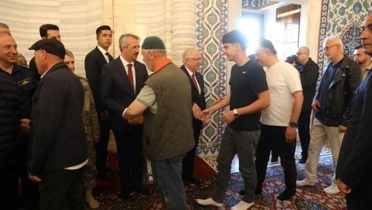 Milli Savunma Bakanı Güler, bayram namazını Selimiye Camisi'nde kıldı