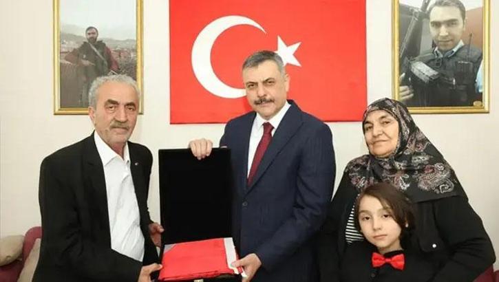 Bakan Çiftçi, Konya'da şehit Ali Teke'nin ailesine ziyarette bulundu